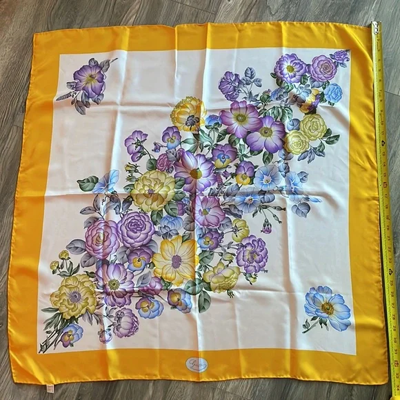 New in box vintage multicolored Gucci silk scarf - Picture 11 of 16